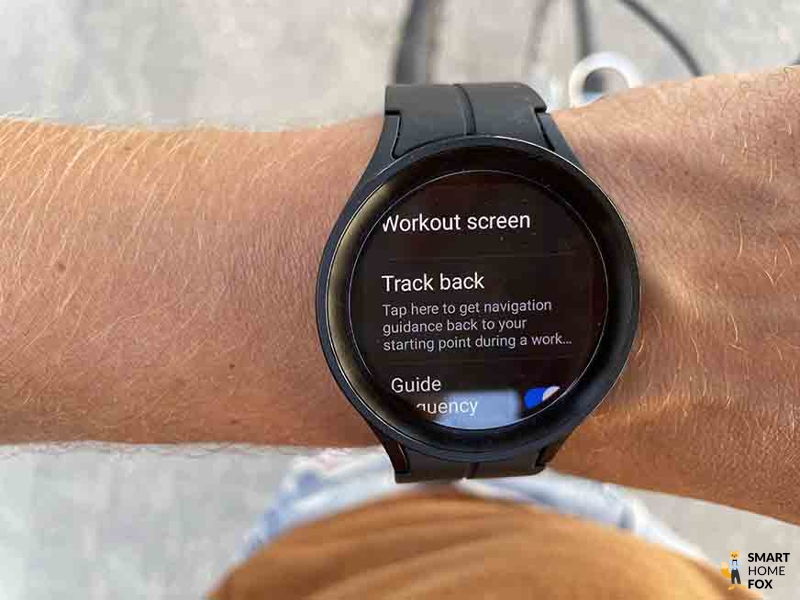 Функция Track Back на часах Galaxy Watch 5.